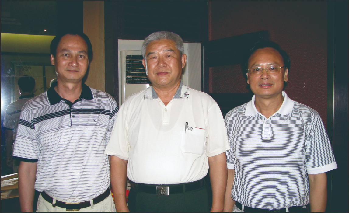 廣西區(qū)發(fā)改委領(lǐng)導(dǎo)陪同中國人民解放軍總參謀部政治部主任賈雪陽軍（照片中）到公司實(shí)地考察，并給予“好安節(jié)電器”高度評價(jià)